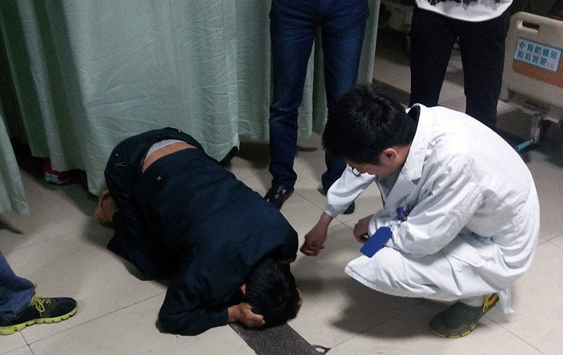 11岁女孩抄作业被父亲吊打身亡
