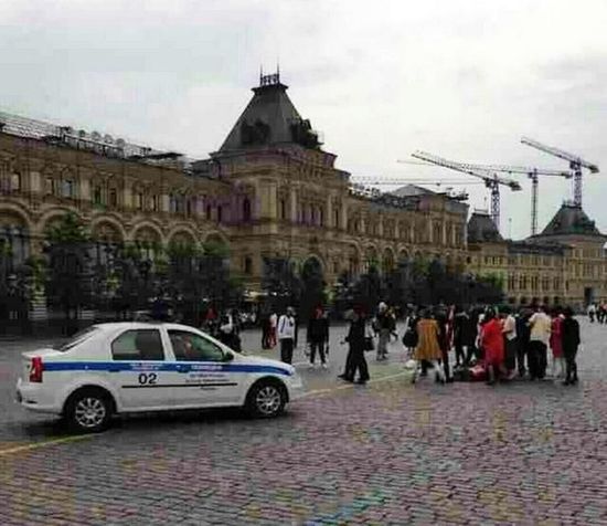 曝中国大妈在莫斯科红场跳广场舞 引来警察2