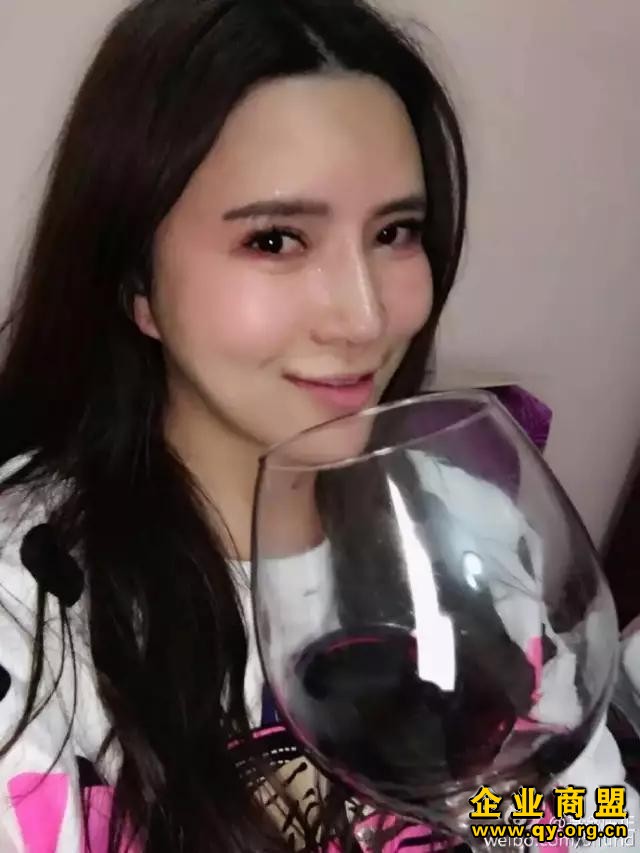 美女炫富
