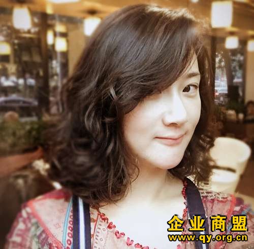 刘斌娇妻”许多“