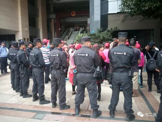 政府门口维权难