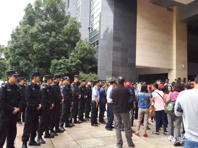 政府门口维权难