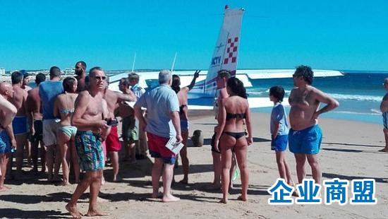 飞机迫降撞死两人3