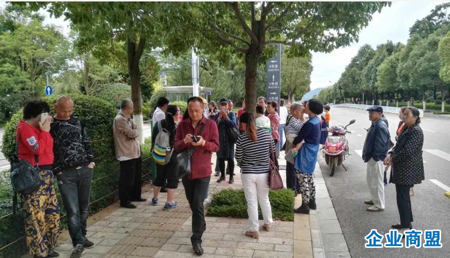 奥宸中央广场9月4日维权