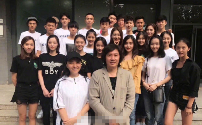 王俊凯大学合照